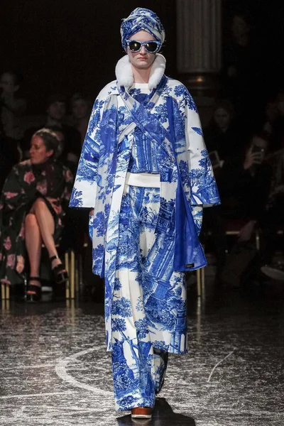 Look 30